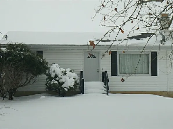 108 4th St NE, West Union, IA 52175