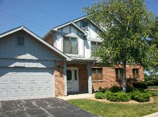 9830 Terrace Ct E, Palos Park, IL 60464