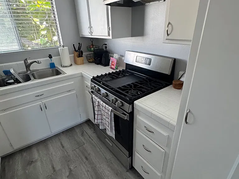 1875 Thomas Ave #10 — Photo 10