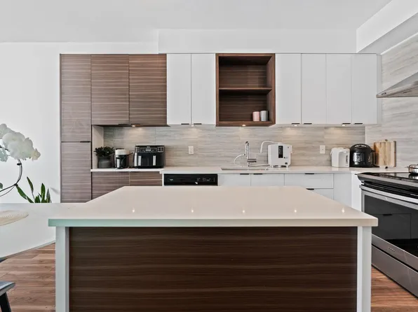 5355 Lane St #216, Burnaby, BC V5H 0H1