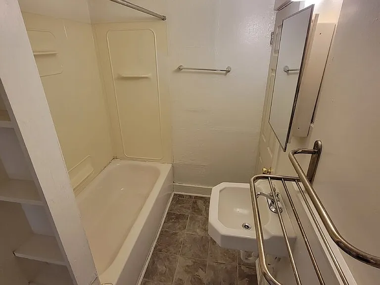 2220 E Walnut St #3 — Photo 11