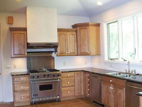 5th image of 1375 Crestbrook Ave