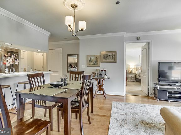 5th image of 1050 N Stuart St APT 201