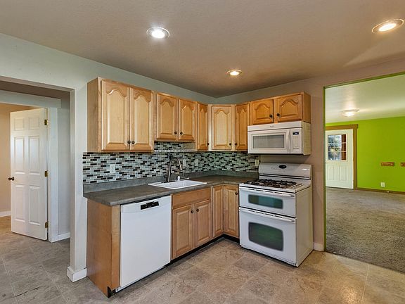 4th image of 106 Hope St