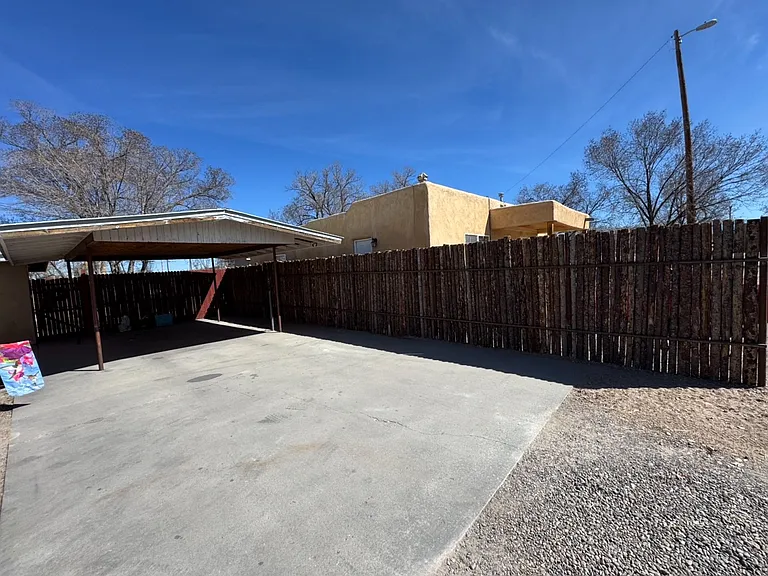 Driveway/Carport