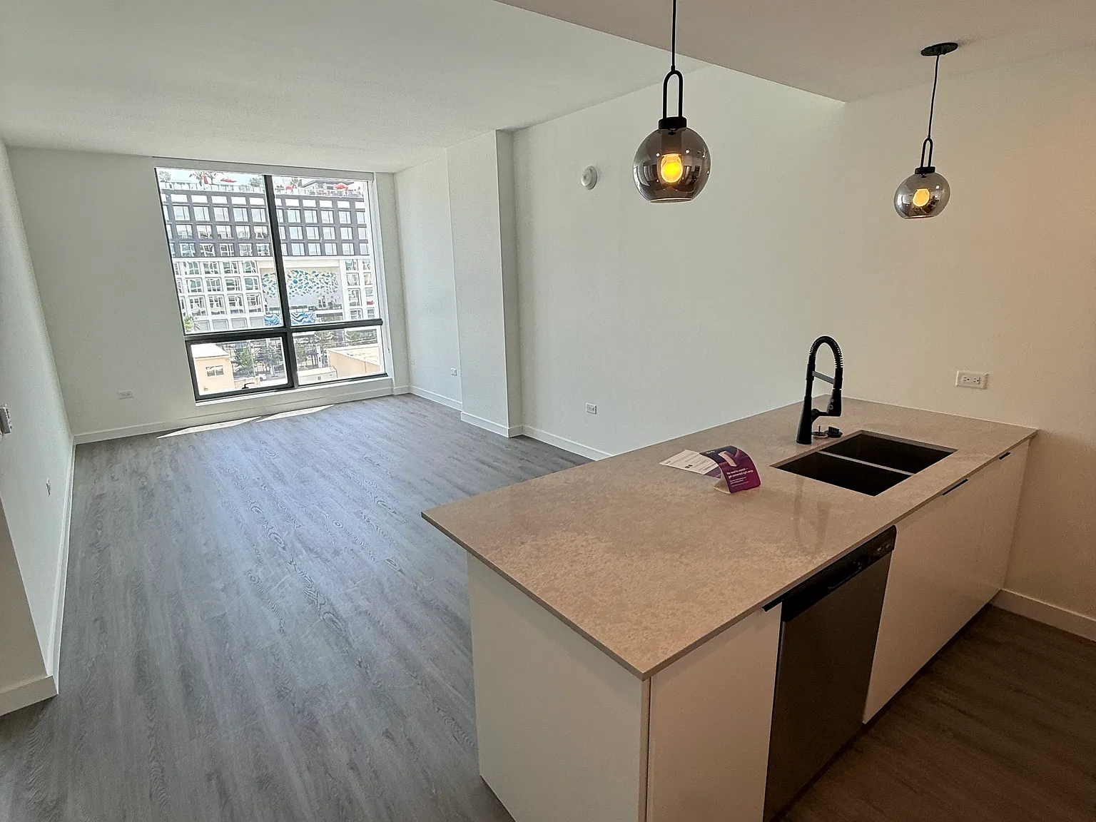 1 bed, 690 sqft, $2,320 — Photo 2