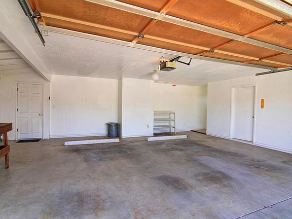 5th image of 413 Redondo Dr W