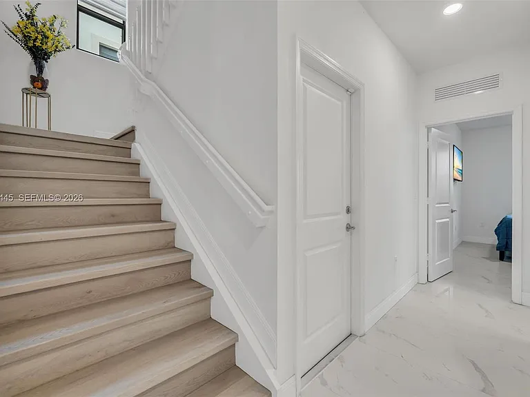 3538 W 108th St — Photo 29