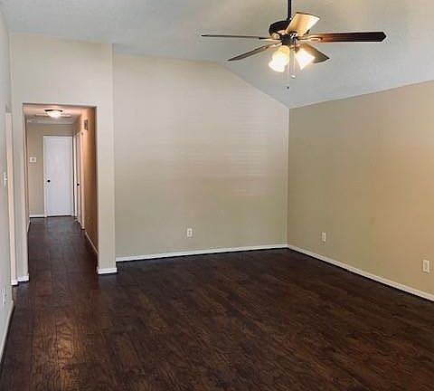 3rd image of 12147 Glen Crossing Cir