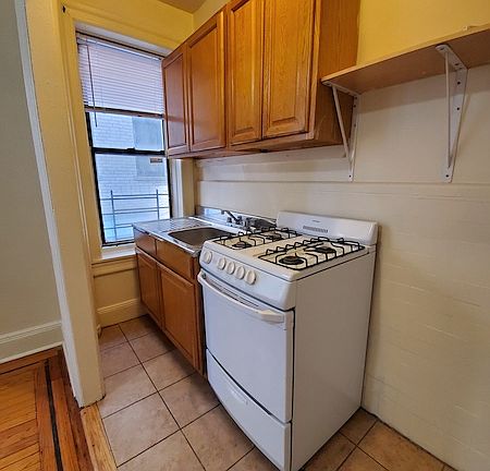 4th image of 86-22 98th St #1GS