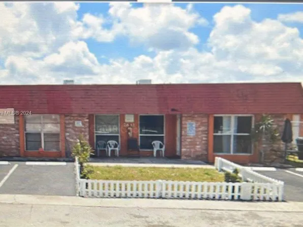 7632 SW 10th St, North Lauderdale, FL 33068