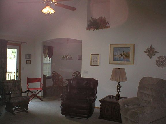 The large living room has vaulted ceiling and a gas fireplace.