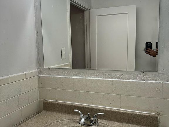 4th image of 1411 Dartmouth Ave