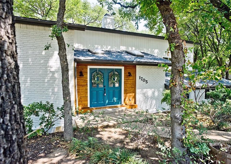 1st image of 1705 Woodridge Ct