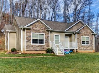 402 Reynolds Dr, Canton, NC 28716