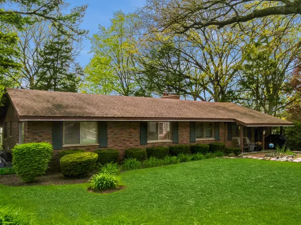 257 Banbury Rd, Mundelein, IL 60060