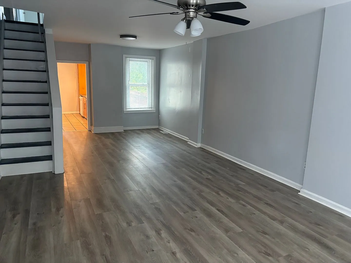 End Unit Townhome Move-In Ready In Norristown With Deck — Photo 2
