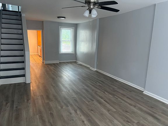 2nd image of 924 Jackson St