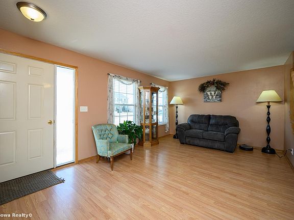 2nd image of 1321 9th Avenue Pl SE