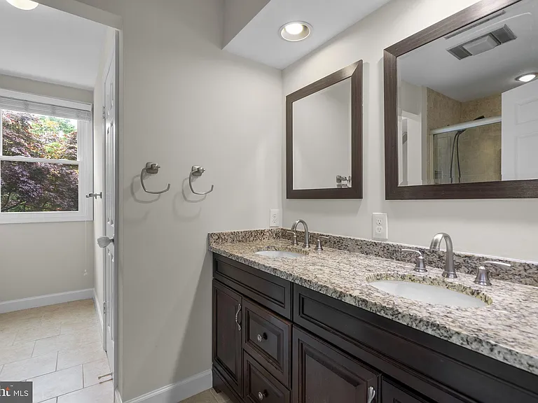 1119 Halesworth Dr — Photo 27