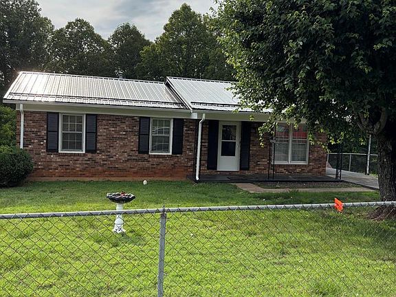 2nd image of 1306 Cardinal Ln
