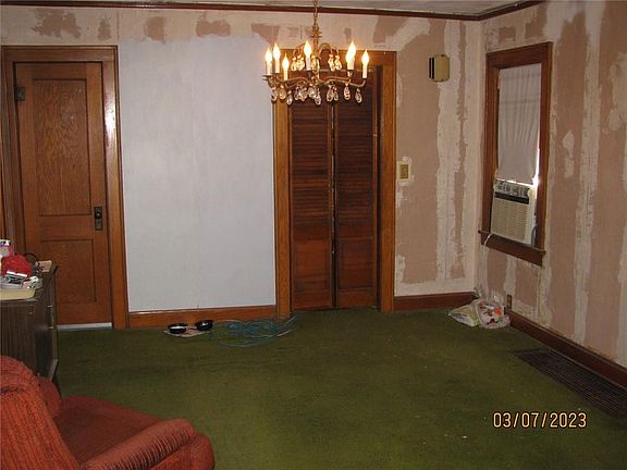 3rd image of 4037 Indiana Ave