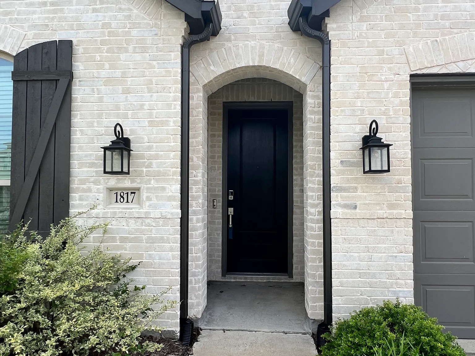 4 bed, 2331 sqft, $2,950 — Photo 2