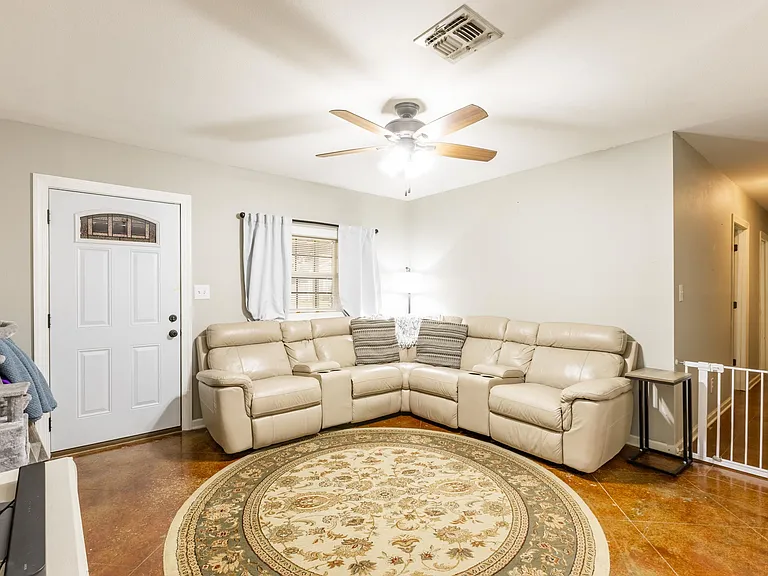 107 Half Oak Dr — Photo 4