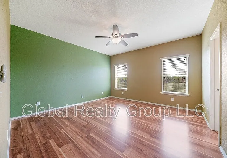 516 Stonebrook Dr — Photo 17