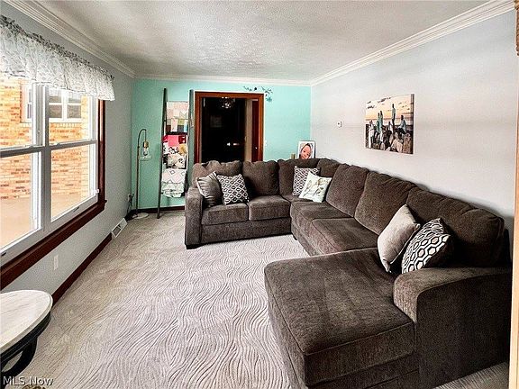 3rd image of 335 Mansell Dr