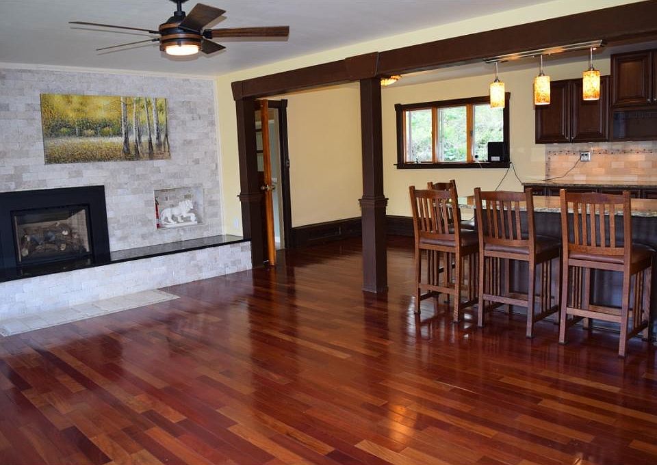 open floor plan, living room