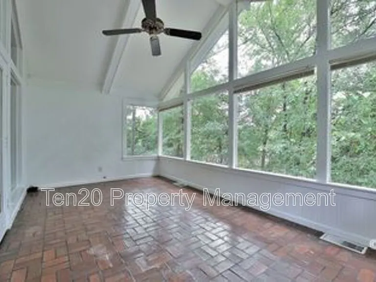 4720 Shenandoah Ct — Photo 8