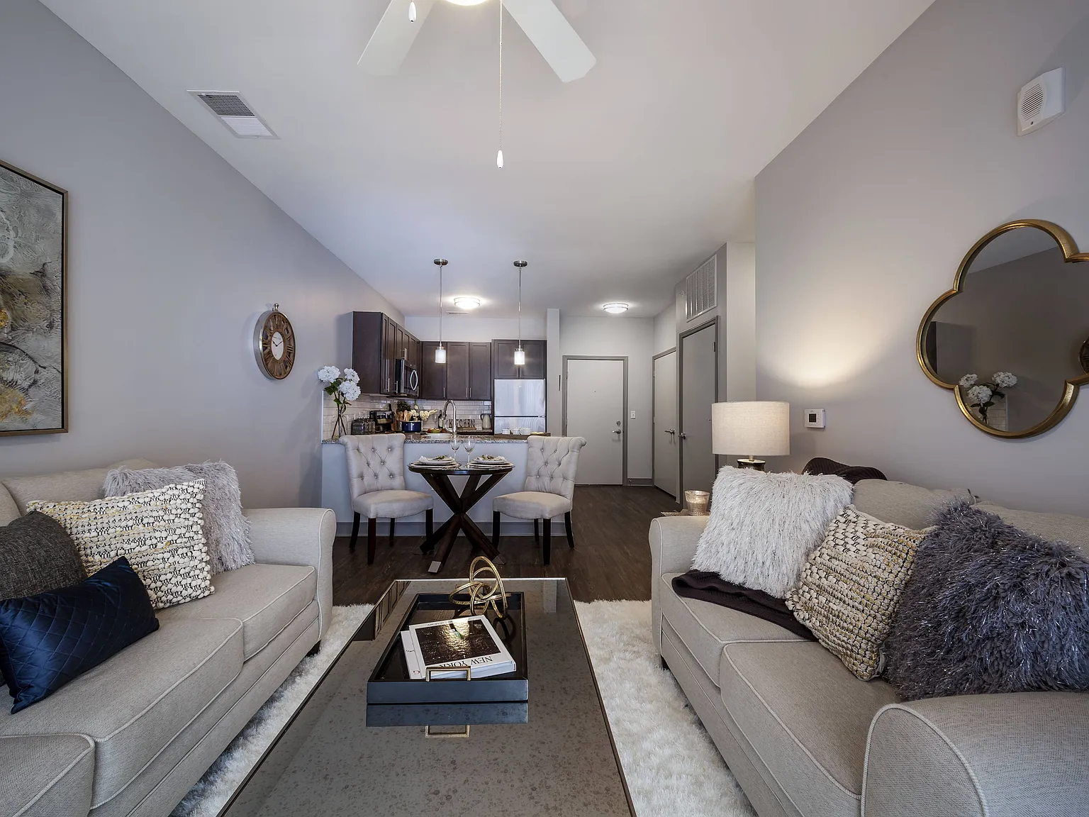 The Ivy at Berlin Place — Photo 1