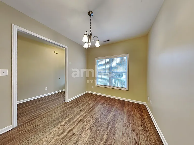 1414 Southgate Dr — Photo 8