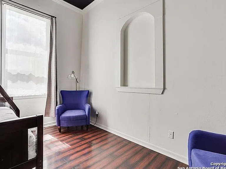 319 E Courtland Pl — Photo 8