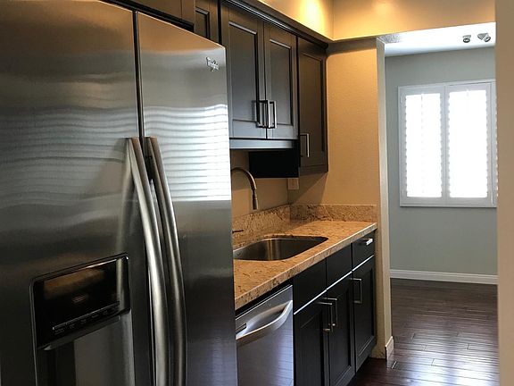 3rd image of 11786 Moorpark St Unit E