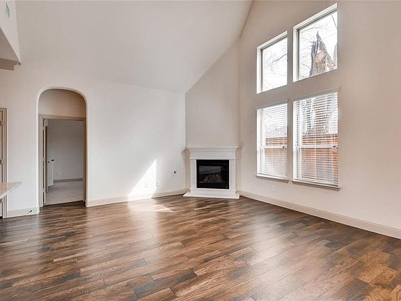 4th image of 712 Brookstone Ct