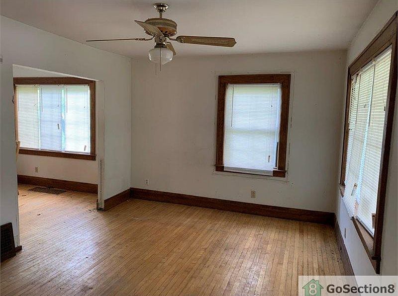 2nd image of 2206 Joliet St
