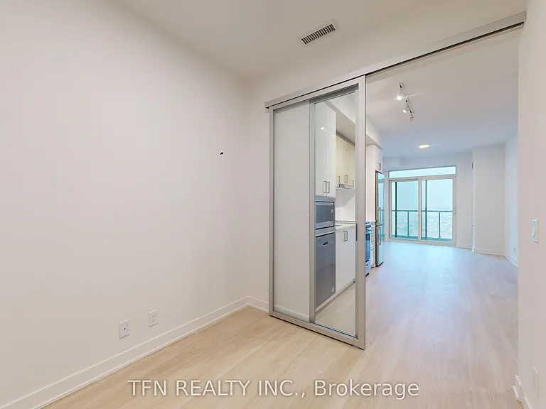30 Upper Mall Way #2104 — Photo 11