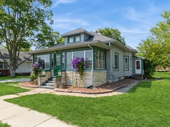 906 Grove St, Adel, IA 50003