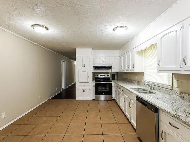 4649 Danna Dr — Photo 7
