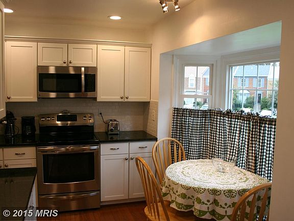 Cozey Eat In Breakfast Nook Area