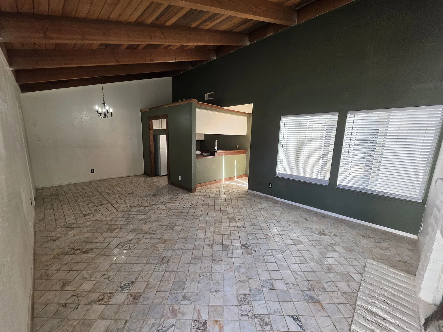 3 bed, 1250 sqft, $2,200 — Photo 4