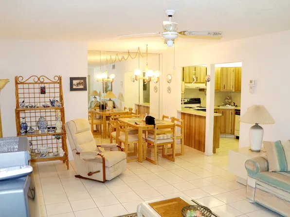 122 Lake Pine Circle #B-2, Greenacres, FL 33463