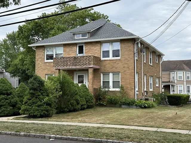 2 bed, $2,300 — Photo 1