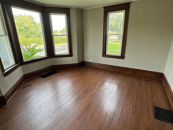 2nd image of 1420 Saint Joseph Blvd