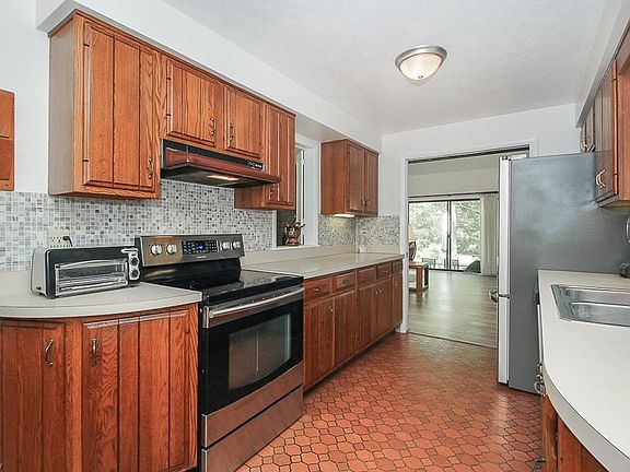 5th image of 803 Cedar Grove Cir