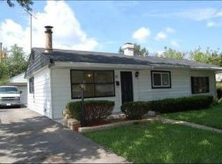 72 Hickory Dr, Carpentersville, IL