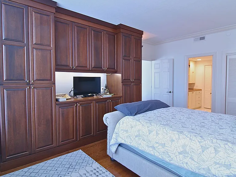 1 Beach Dr SE #1014 — Photo 15