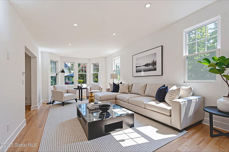 5th image of 172 Caroline Street